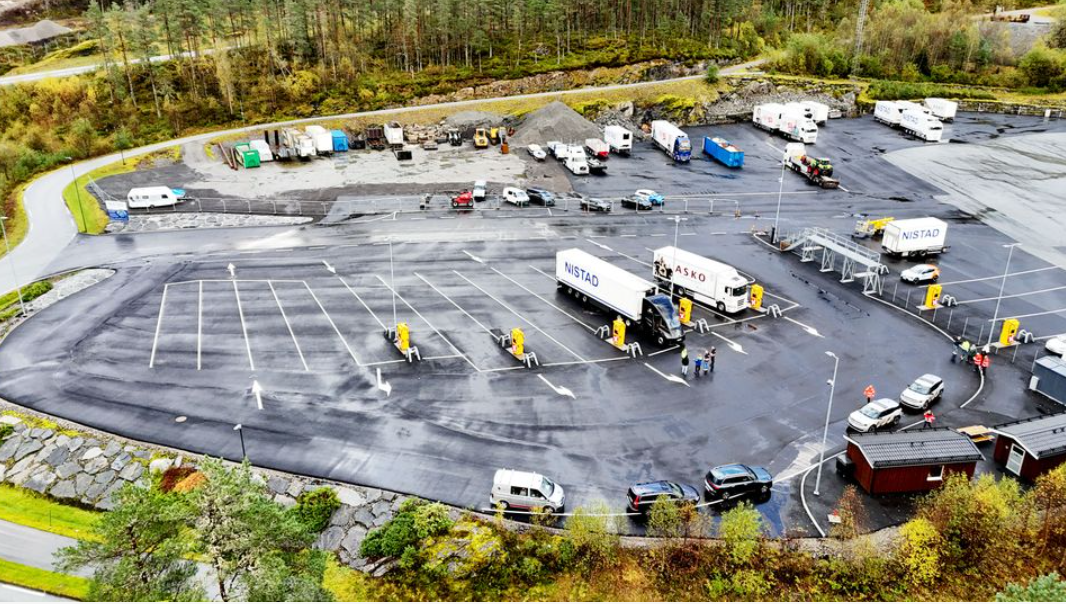 Helt ny døgnhvileplass med tungbillading åpnet ved E39 Sande i Sunnfjord
